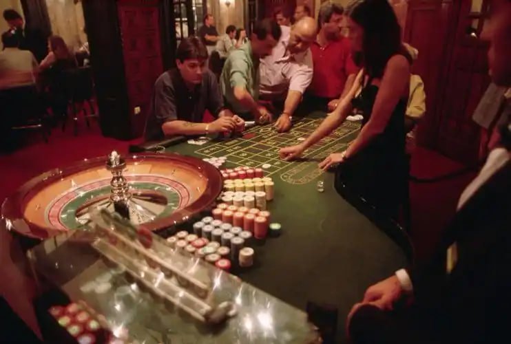 Filipino basketball fans watching PBA game while checking 5280 betting options